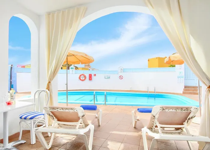 Neptuno - Adults Only קורלחו