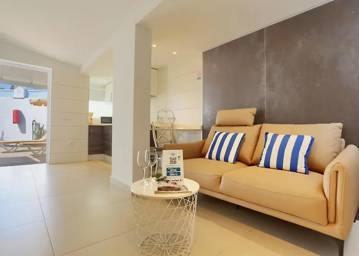 Neptuno - Adults Only